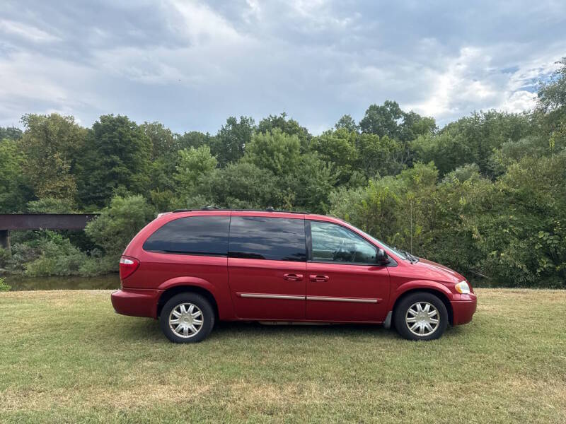 chrysler town & country 2005 2C4GP54L45R541688 image chrysler town & country 2005 2C4GP54L45R541688 image
